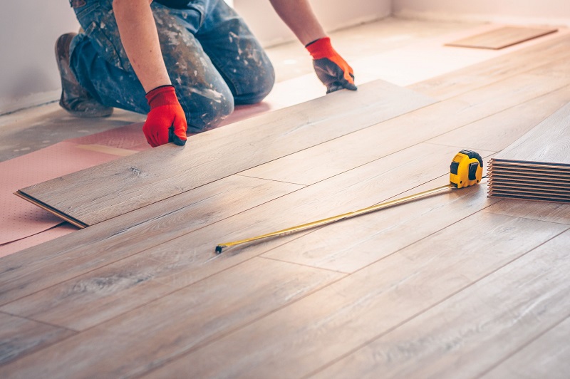 Installing hardwood floor